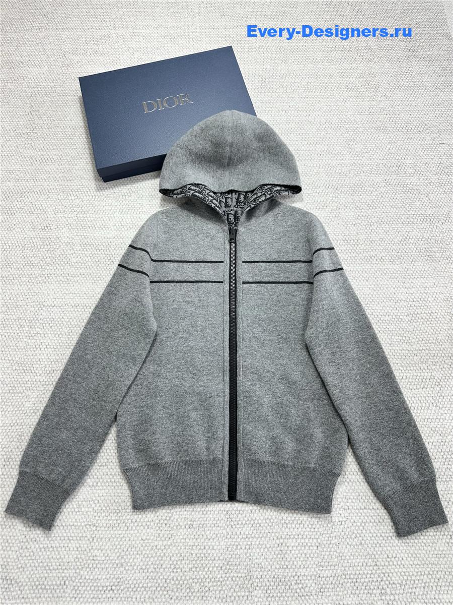 D10r oblique reversible zip-up hooded cardigan