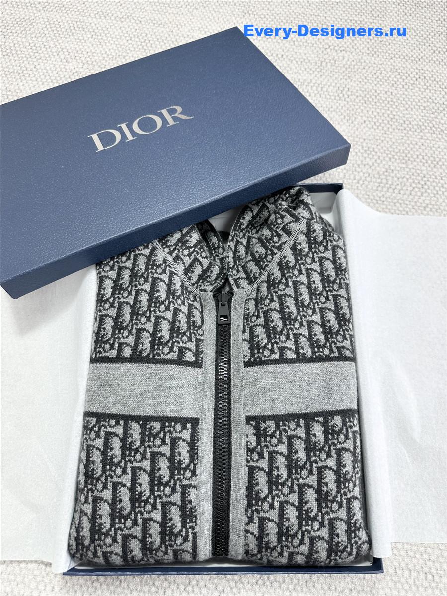 D10r oblique reversible zip-up hooded cardigan