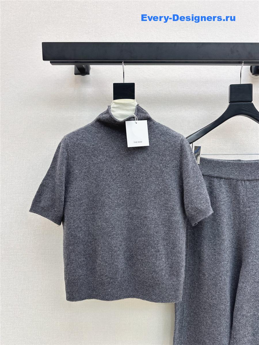 The R0w grey turtleneck short-sleeved suit