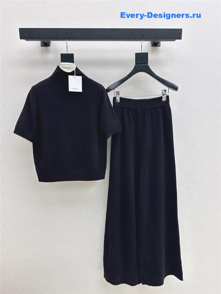 The R0w black turtleneck short-sleeved suit