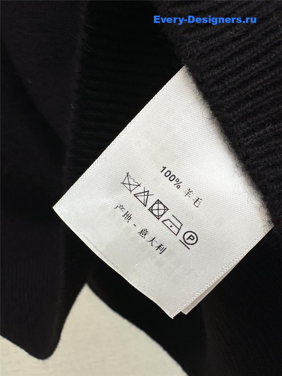 The R0w black turtleneck short-sleeved suit