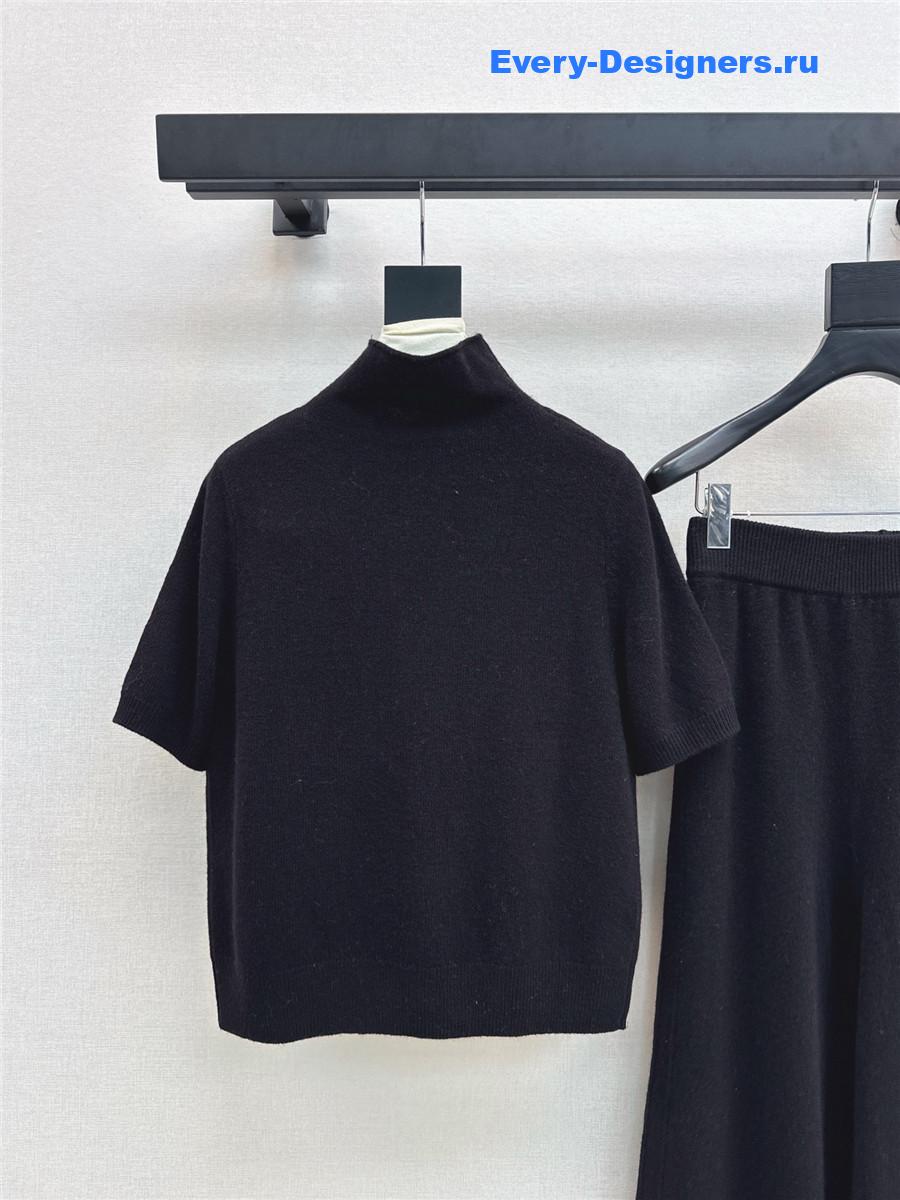 The R0w black turtleneck short-sleeved suit