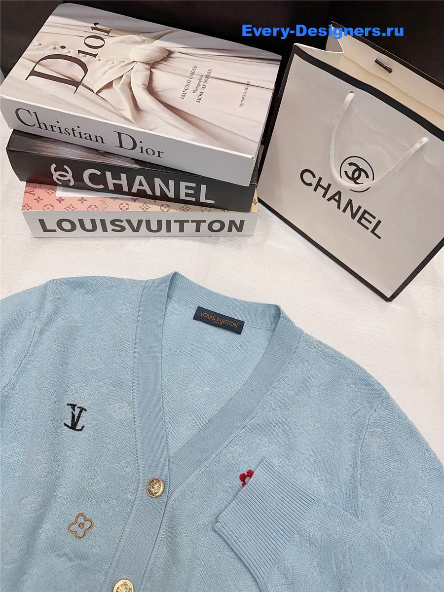 l0vis Vvtt0n embroidered logo v-neck cardigan