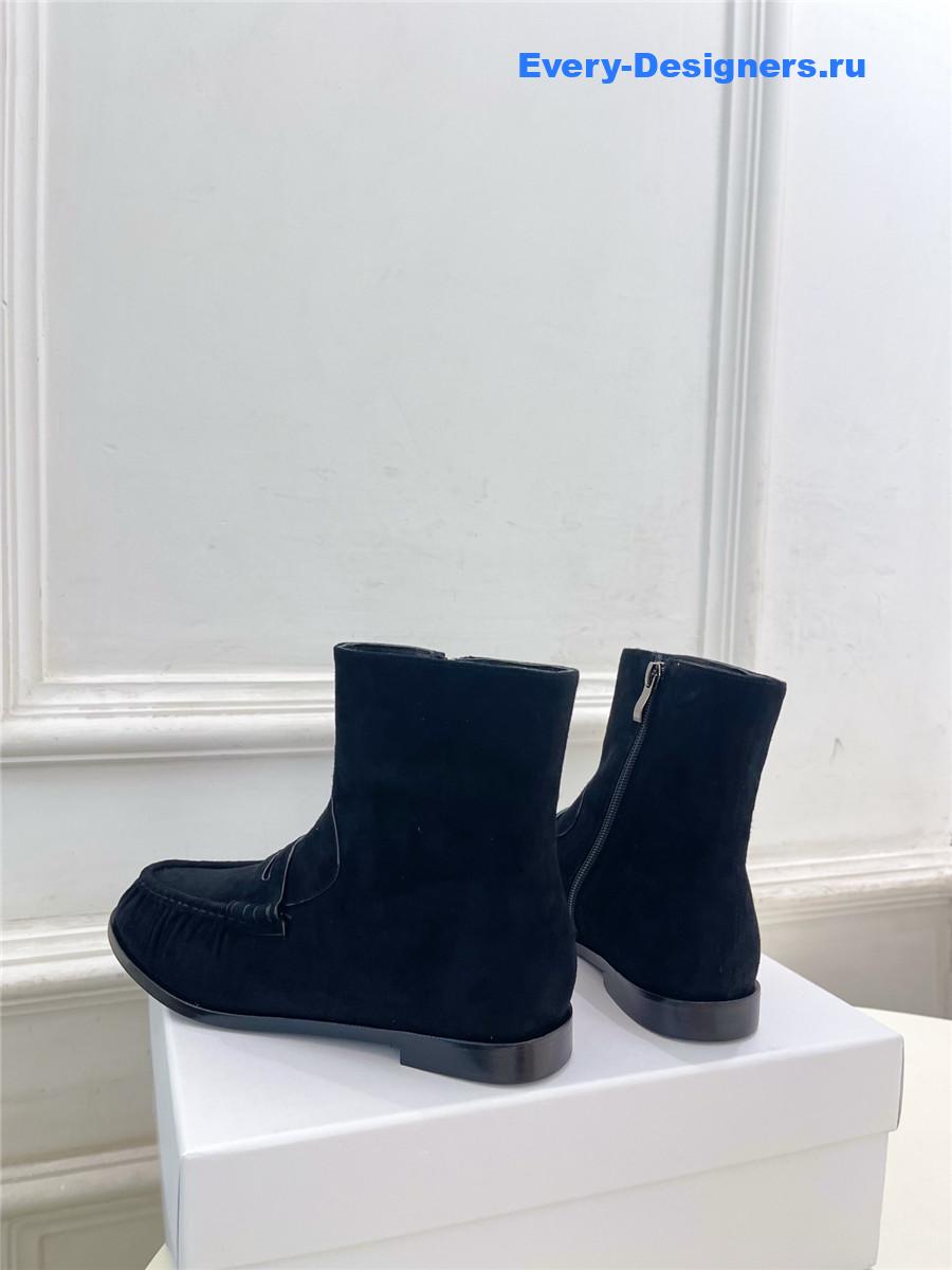 Sa1nt Lau*nt black suede ankle boots