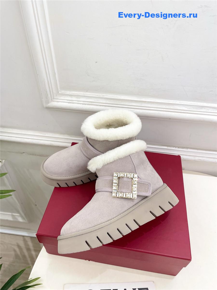 roger vivier viv’ winter fur D1am0nd button suede boots