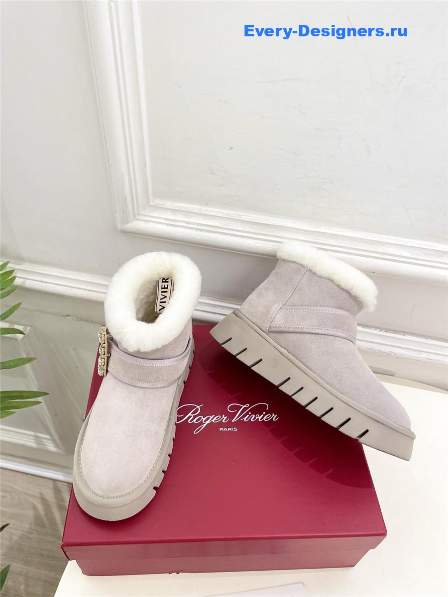 roger vivier viv’ winter fur D1am0nd button suede boots