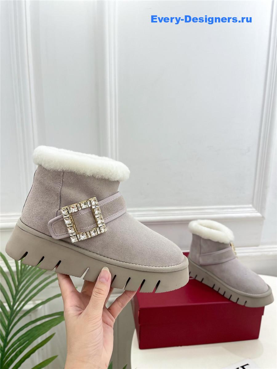 roger vivier viv’ winter fur D1am0nd button suede boots