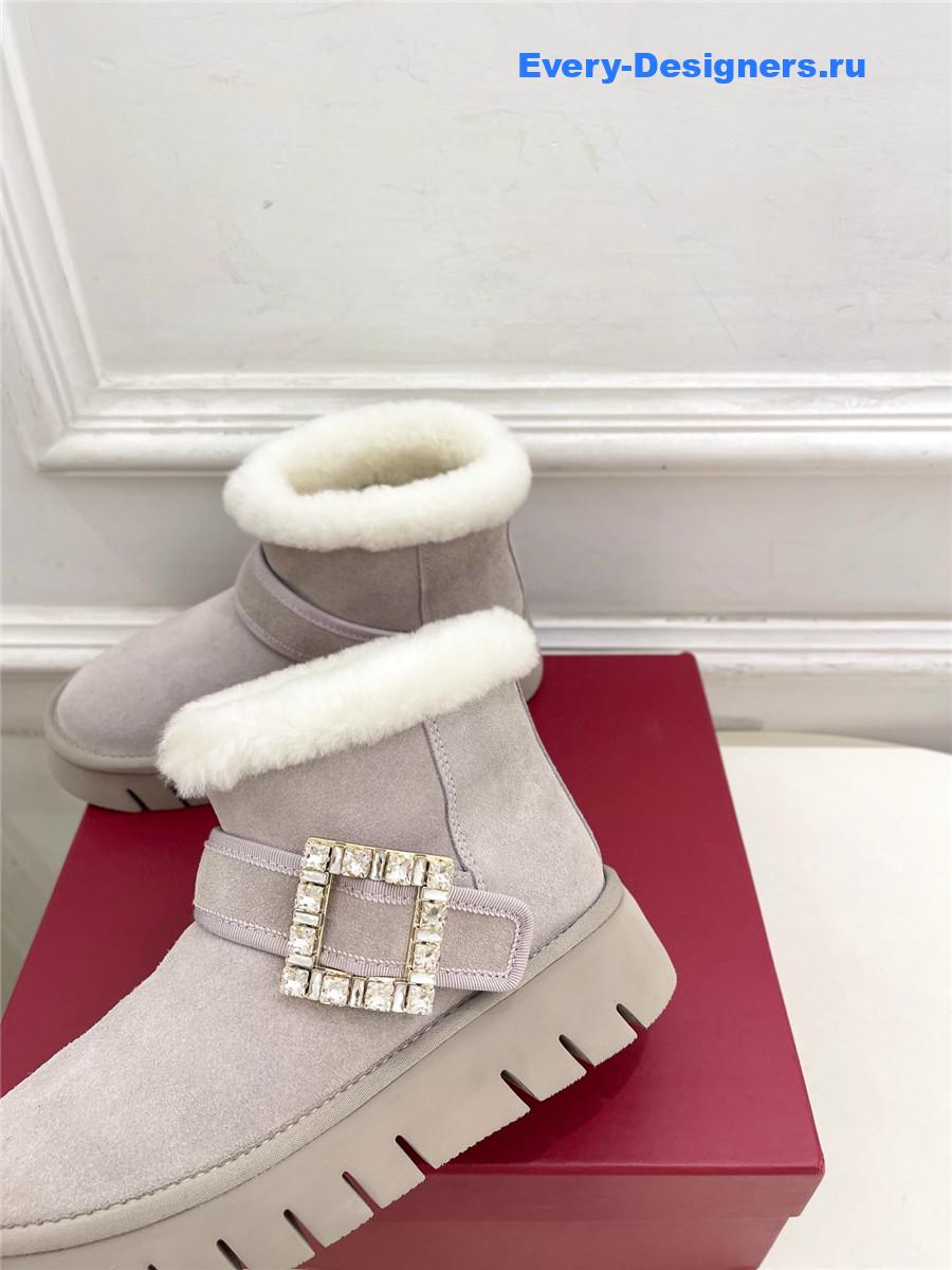 roger vivier viv’ winter fur D1am0nd button suede boots
