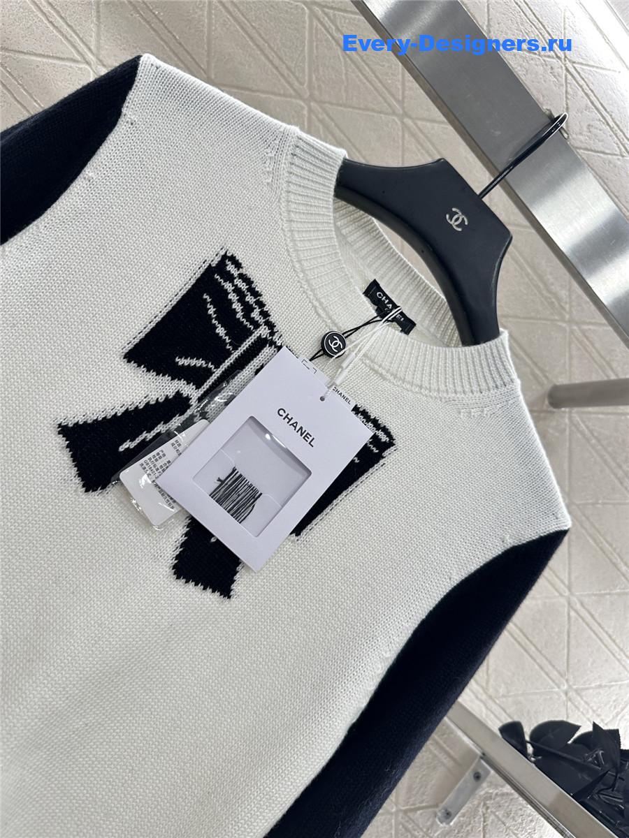 Ch**el white embroidered-bow sweater