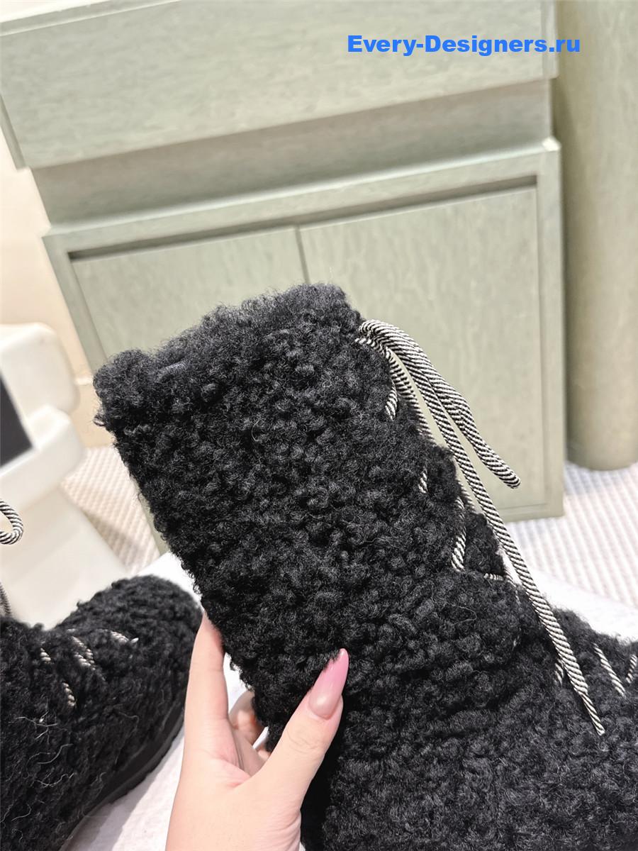 Ch**el lambswool black snow boots