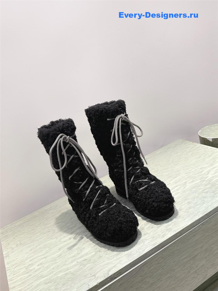 Ch**el lambswool black snow boots