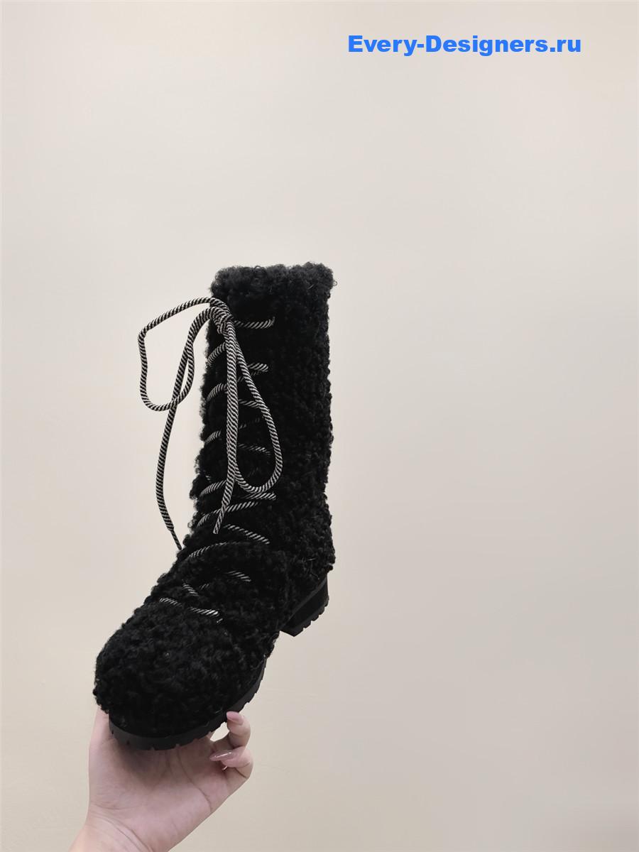 Ch**el lambswool black snow boots