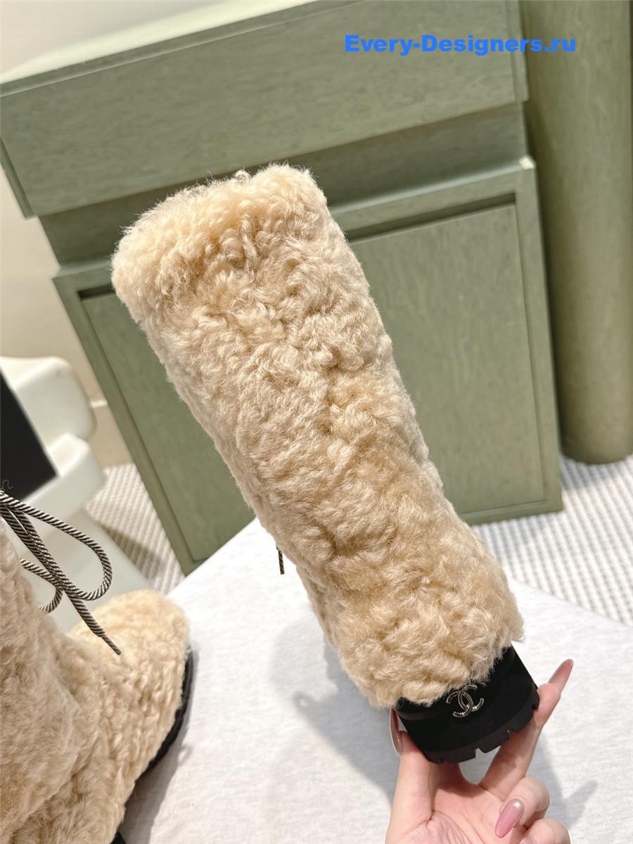 Ch**el lambswool beige snow boots