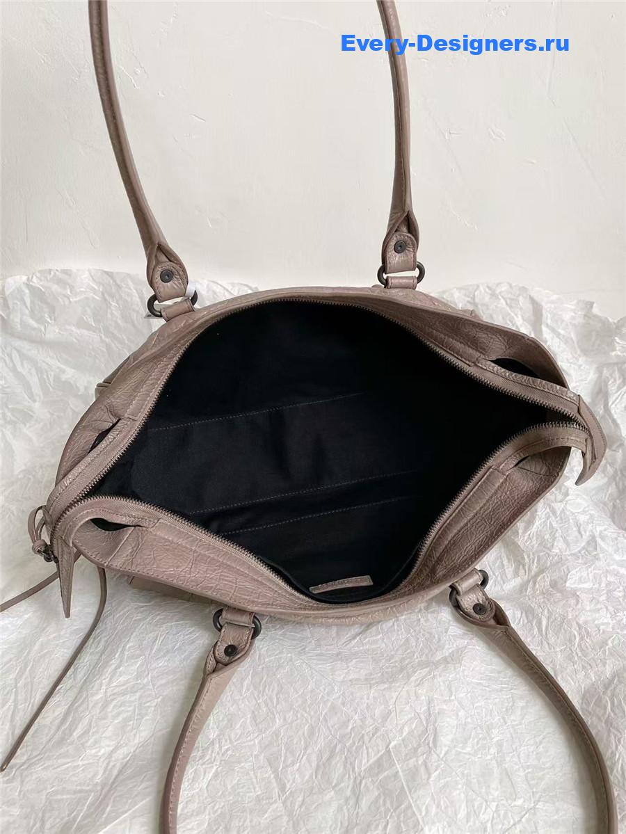 Ba1en*iaga le city east-west bag