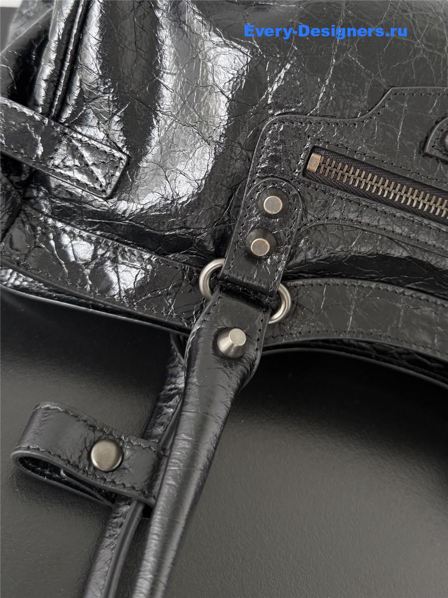 Ba1en*iaga black le city east west bag