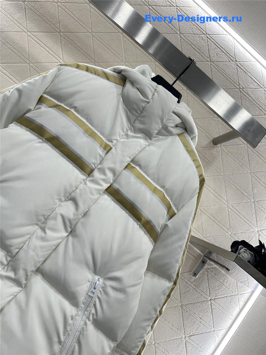 D10r hooded star down jacket