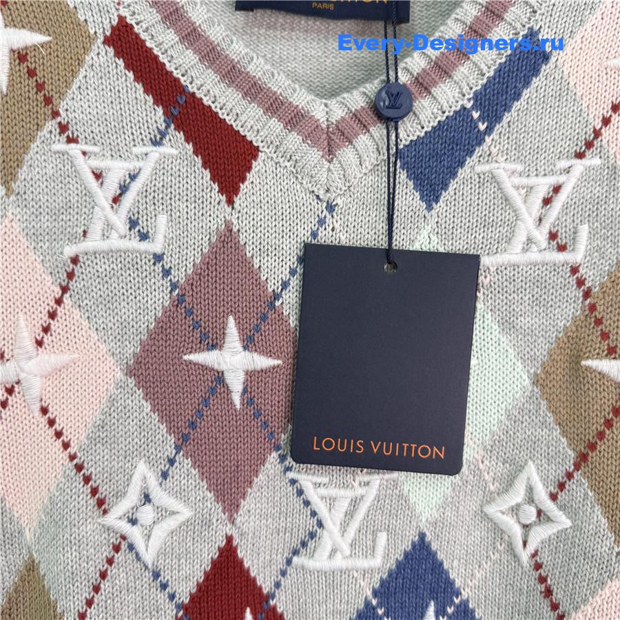 l0vis Vvtt0n embroidered knitted v-neck sweater