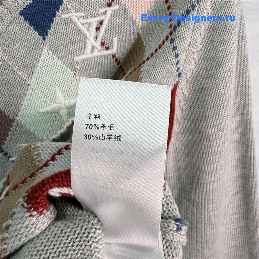 l0vis Vvtt0n embroidered knitted v-neck sweater