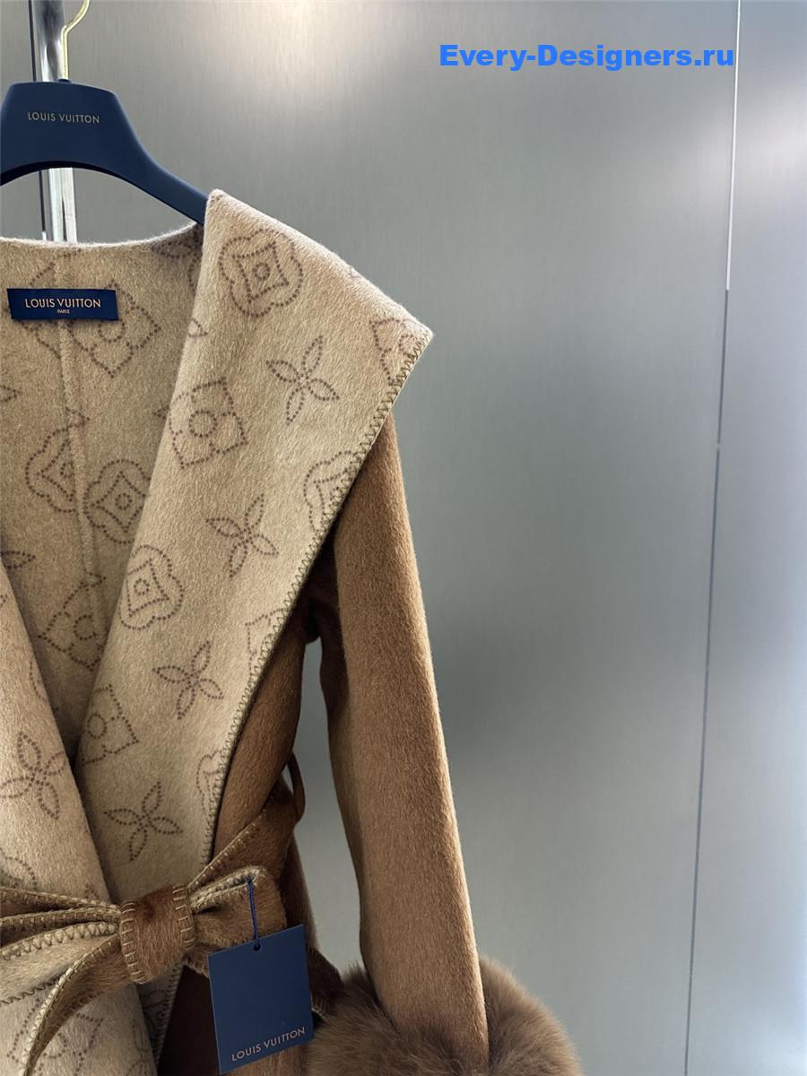 l0vis Vvtt0n camel fox fur hooded wool coat