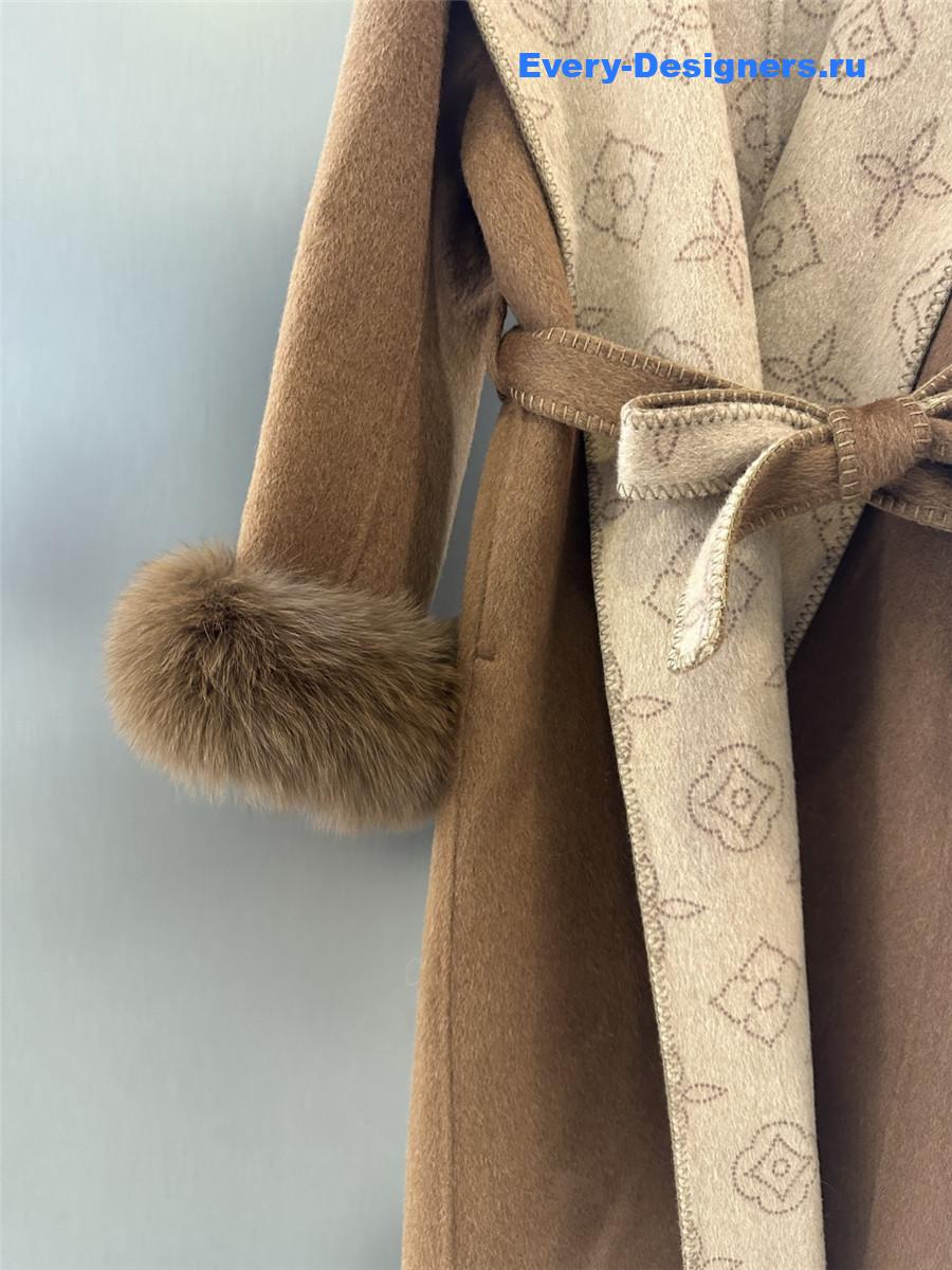 l0vis Vvtt0n camel fox fur hooded wool coat