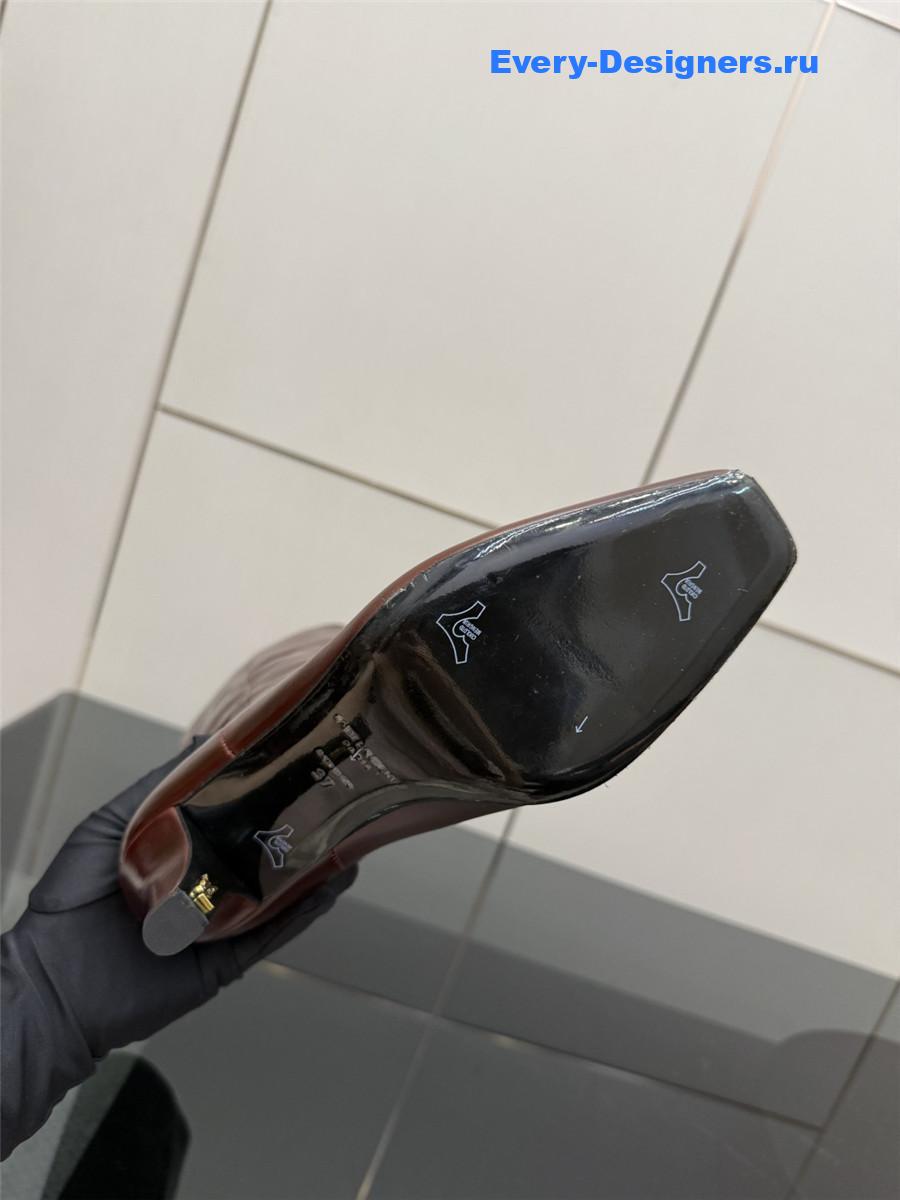 Sa1nt Lau*nt brown knee-high boots