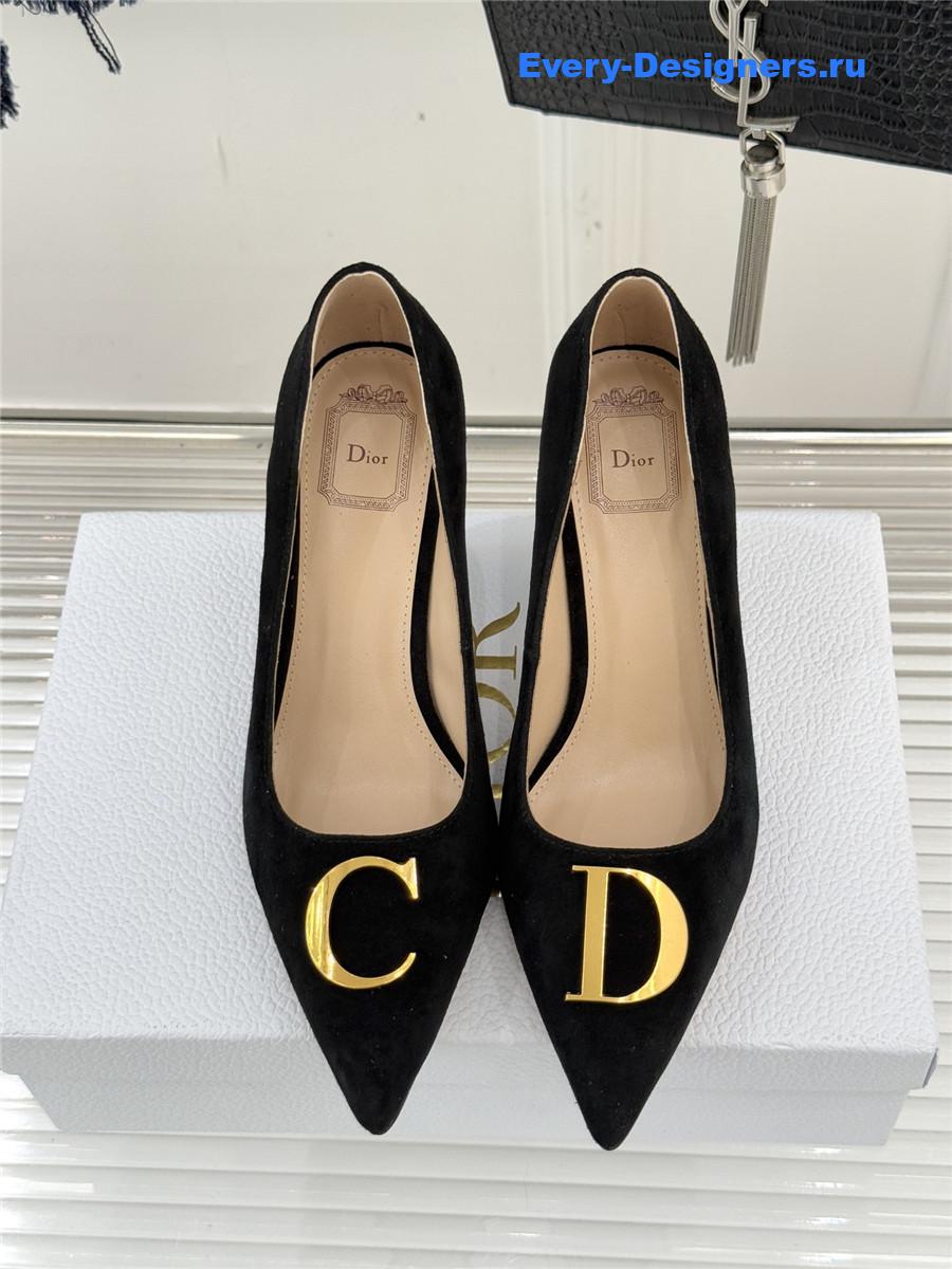 D10r black suede pointed heel pump