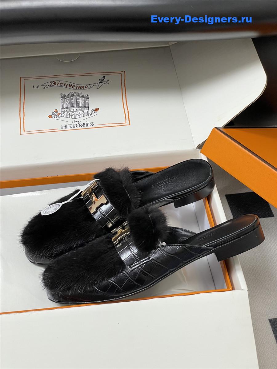 H**me5 black mink mules
