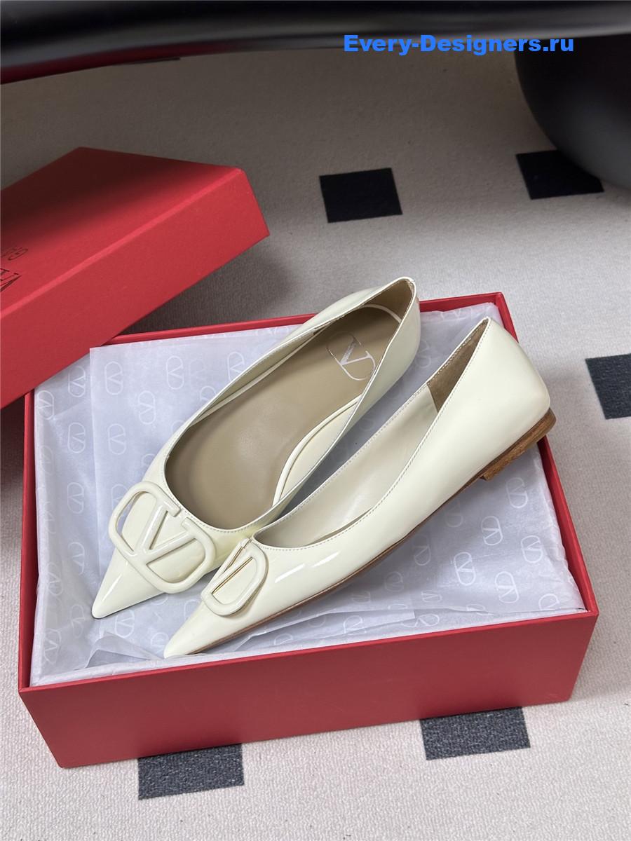 Va1e*ntin0 garavani vlogo patent leather ballet flats