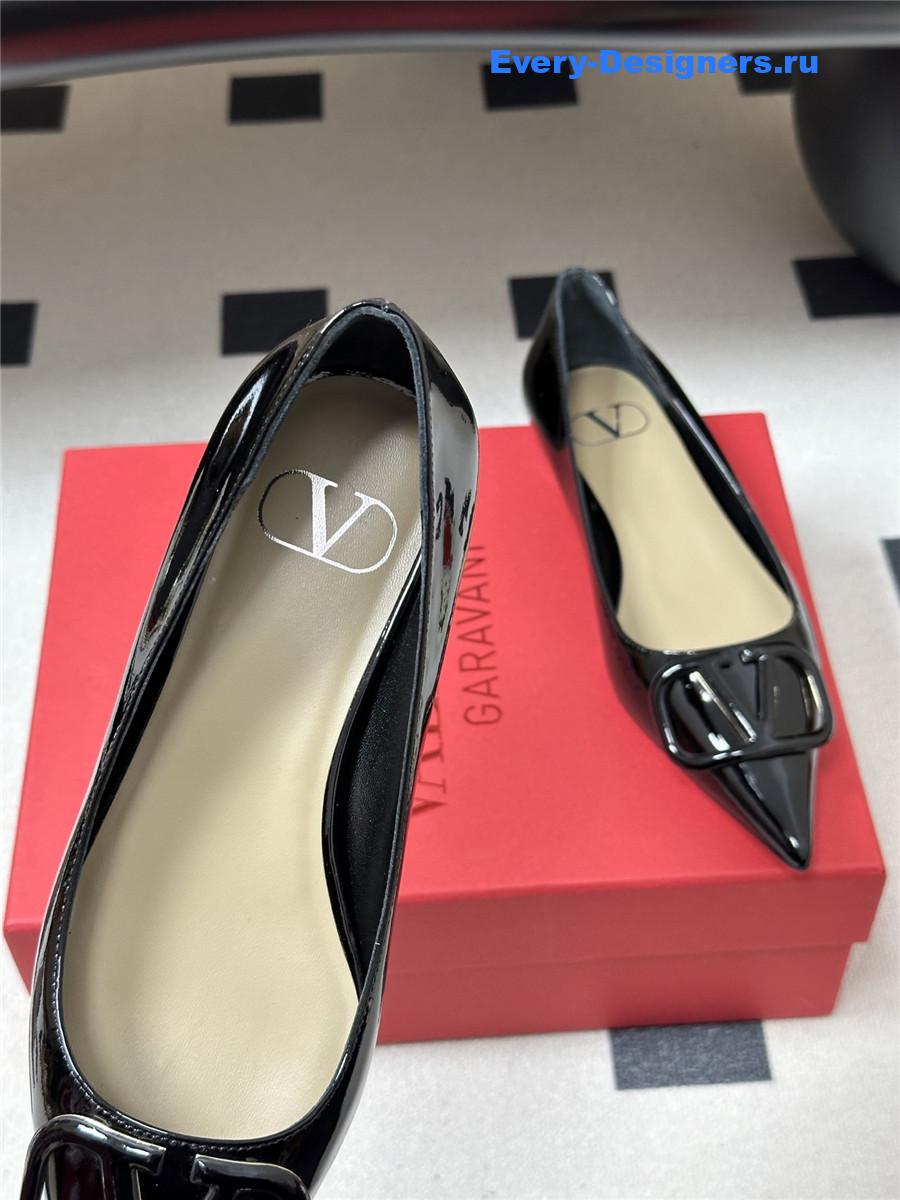 Va1e*ntin0 vlogo black patent leather ballet flats