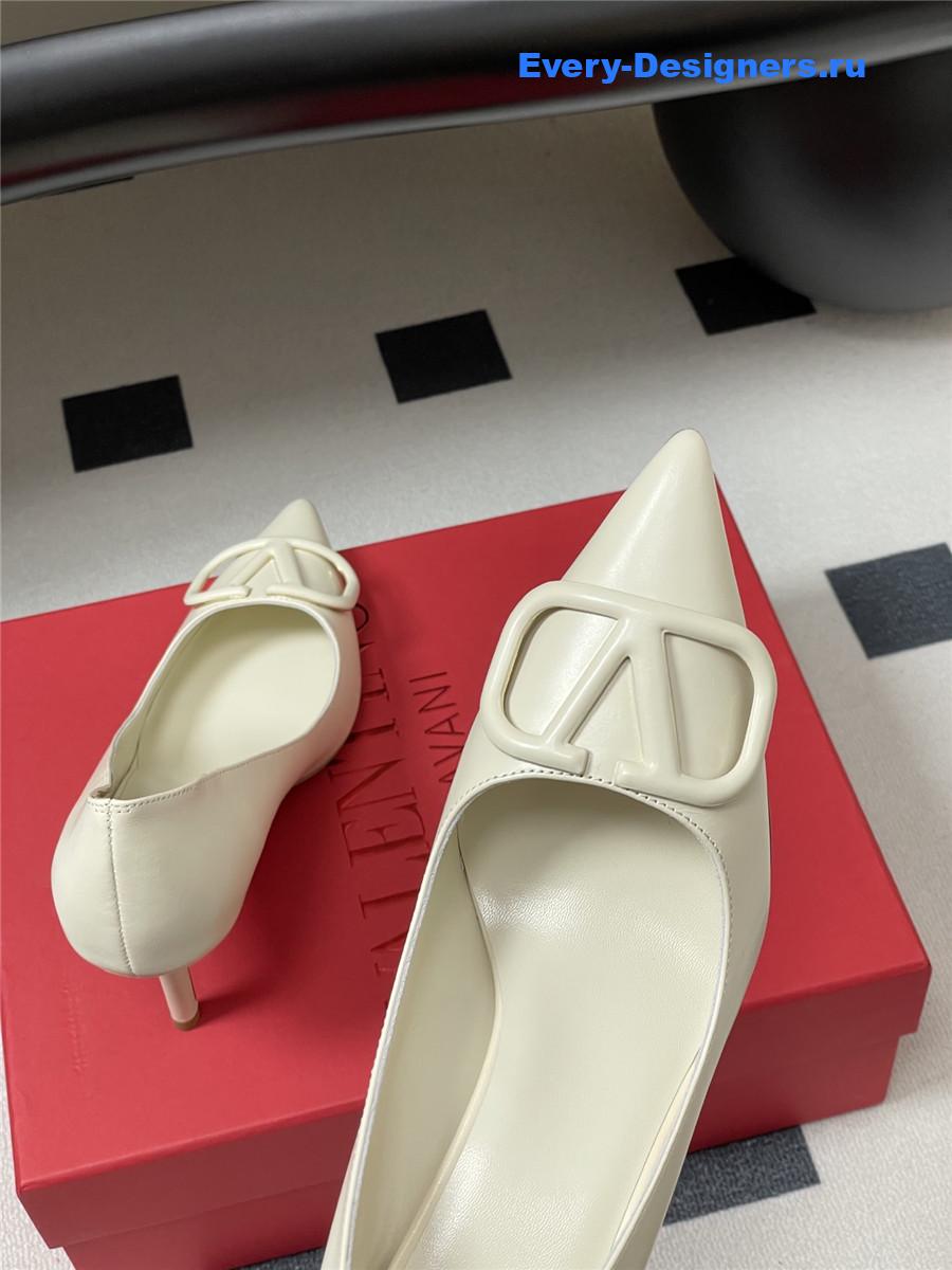Va1e*ntin0 garavani vlogo signature white pump