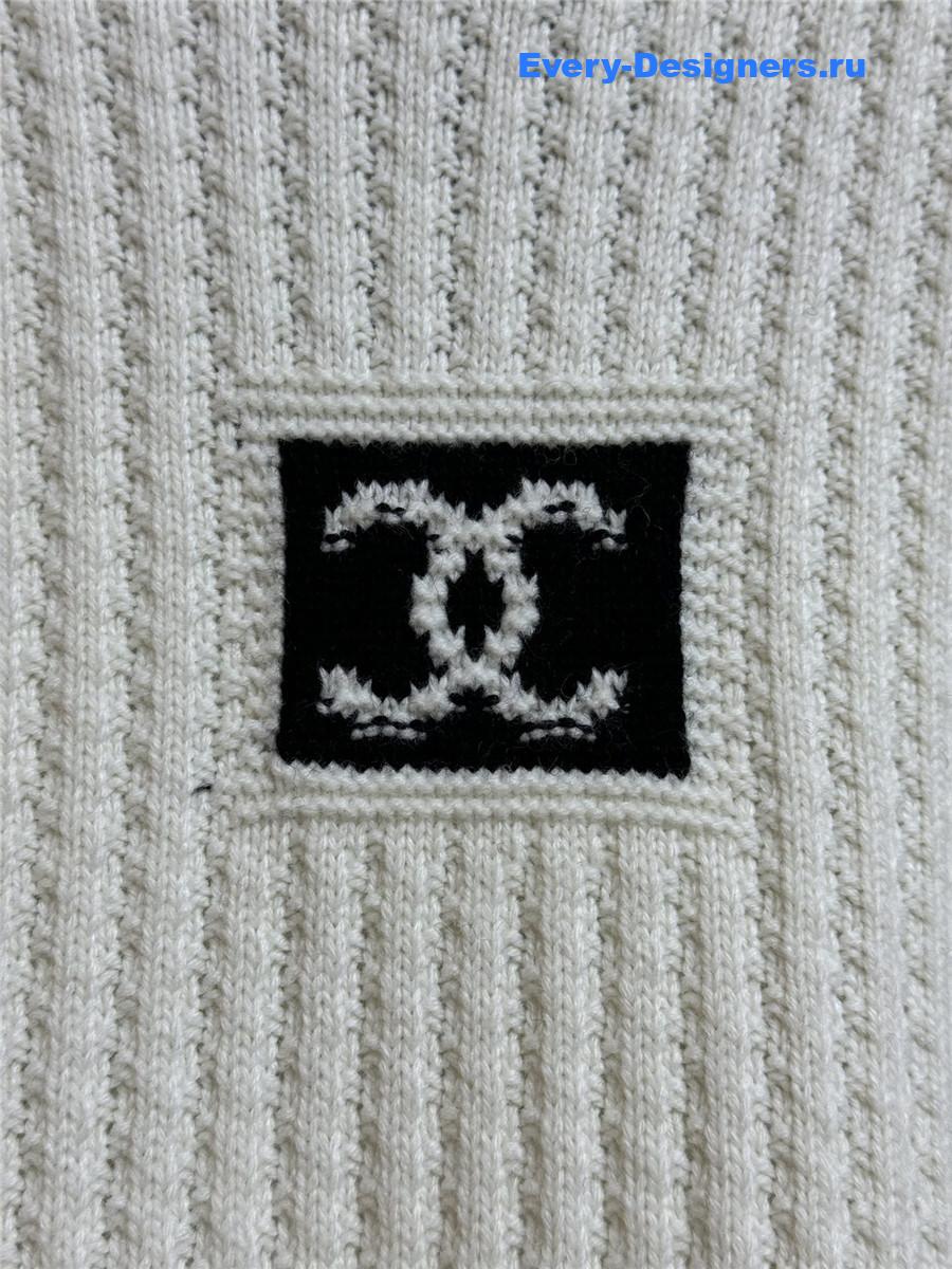 Ch**el white v-neck wool sweater