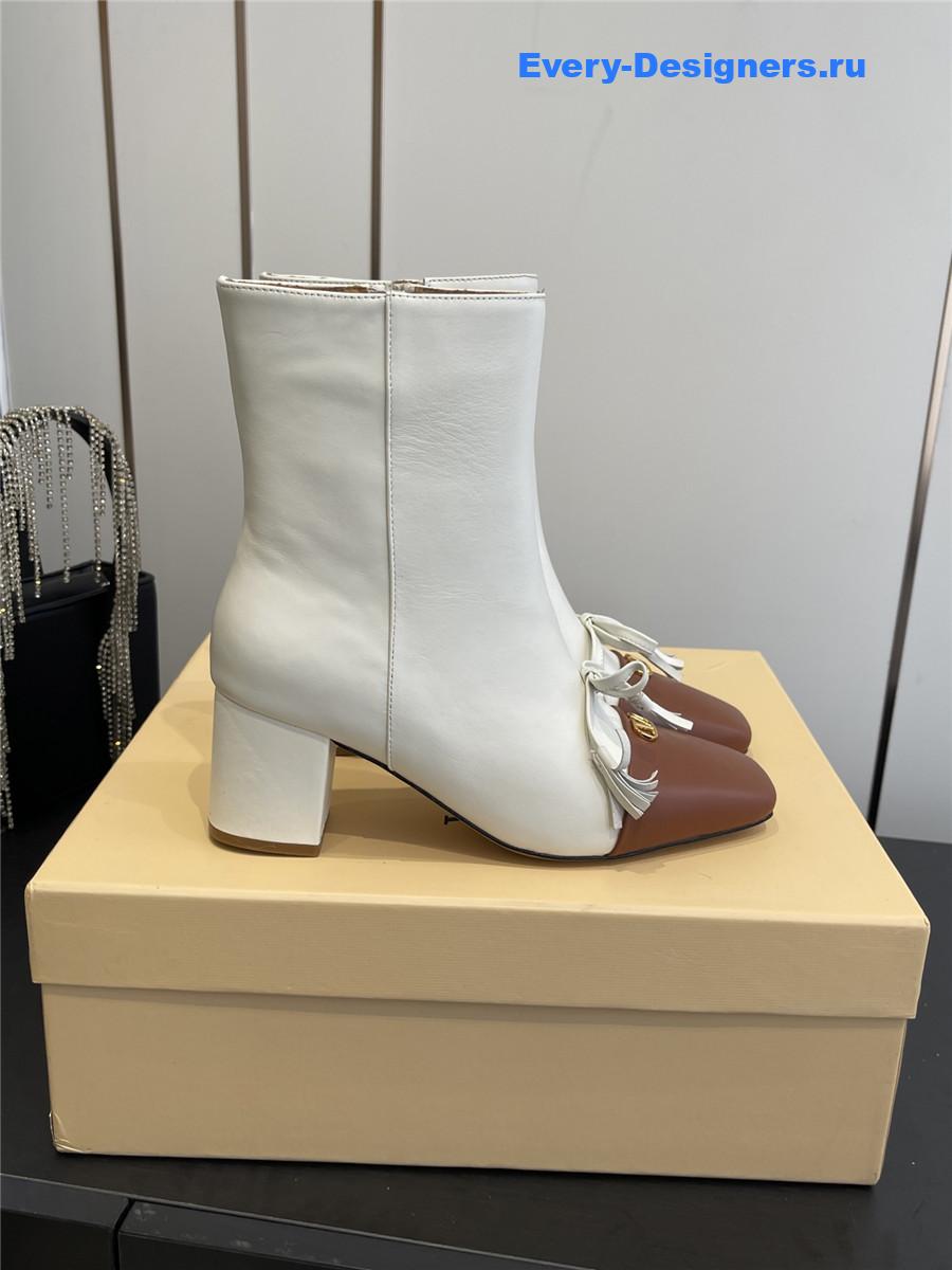 Va1e*ntin0 garavani beige valet du roi boot