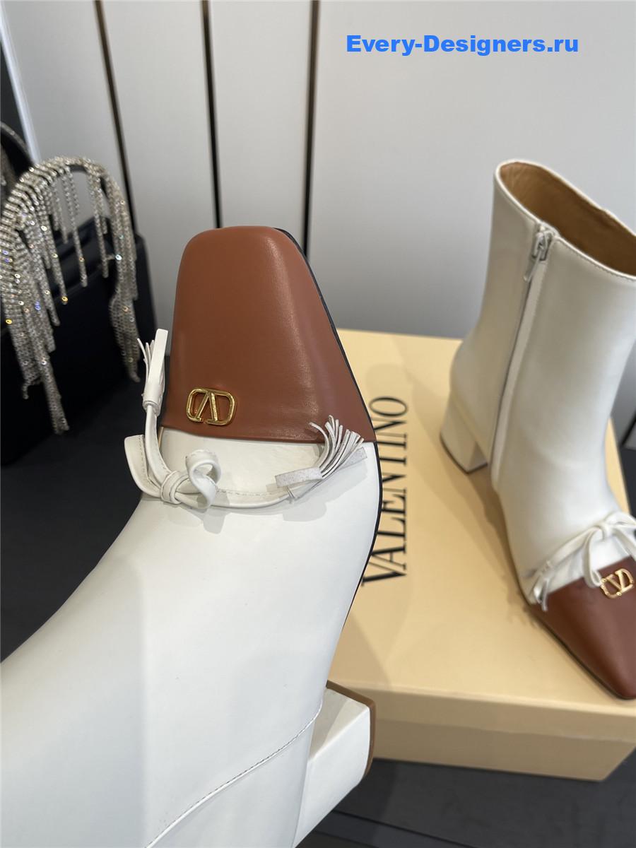 Va1e*ntin0 garavani beige valet du roi boot