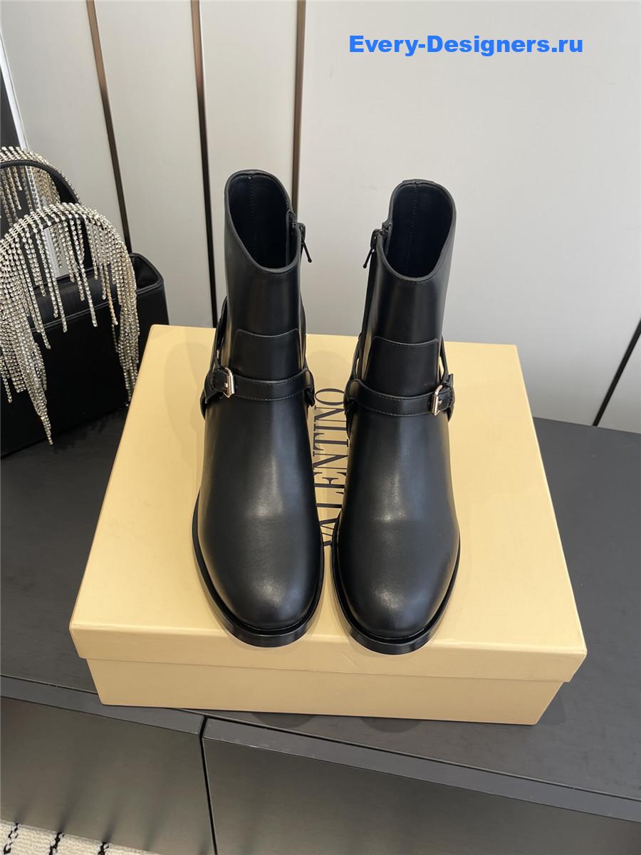 Va1e*ntin0 garavani black leather signature ankle boot