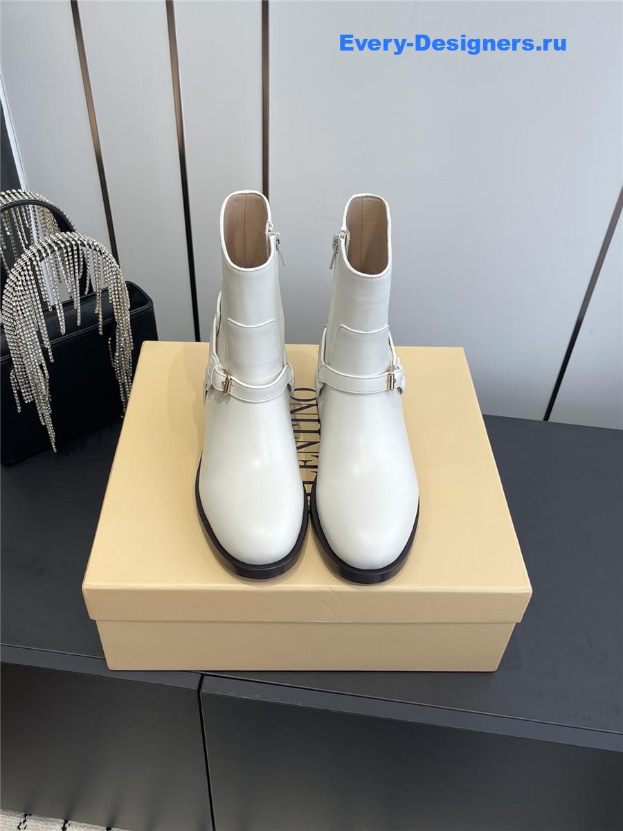 Va1e*ntin0 garavani white leather signature ankle boot