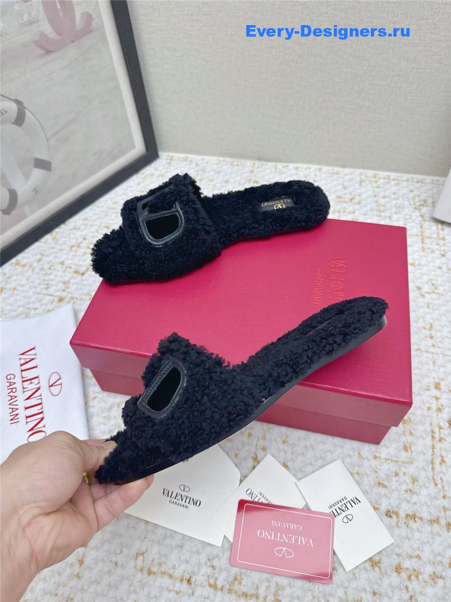 Va1e*ntin0 black vlogo cutout faux shearling slides