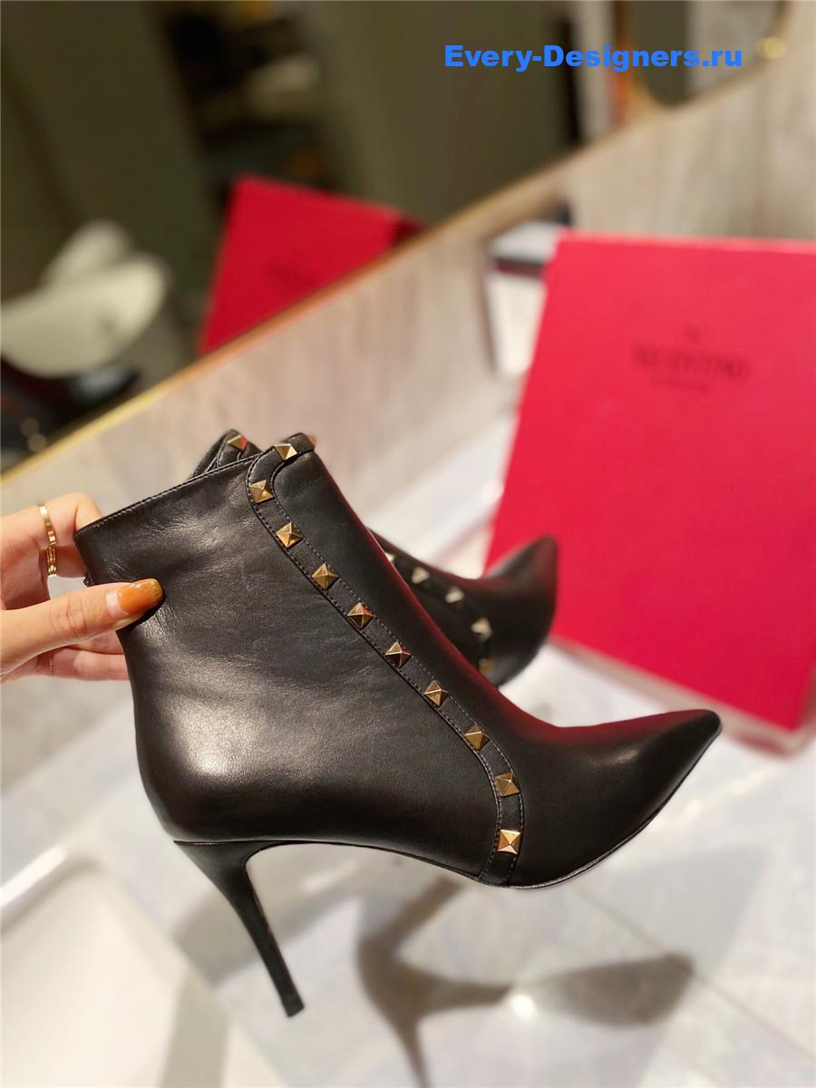 Va1e*ntin0 garavani rockstud black ankle boots