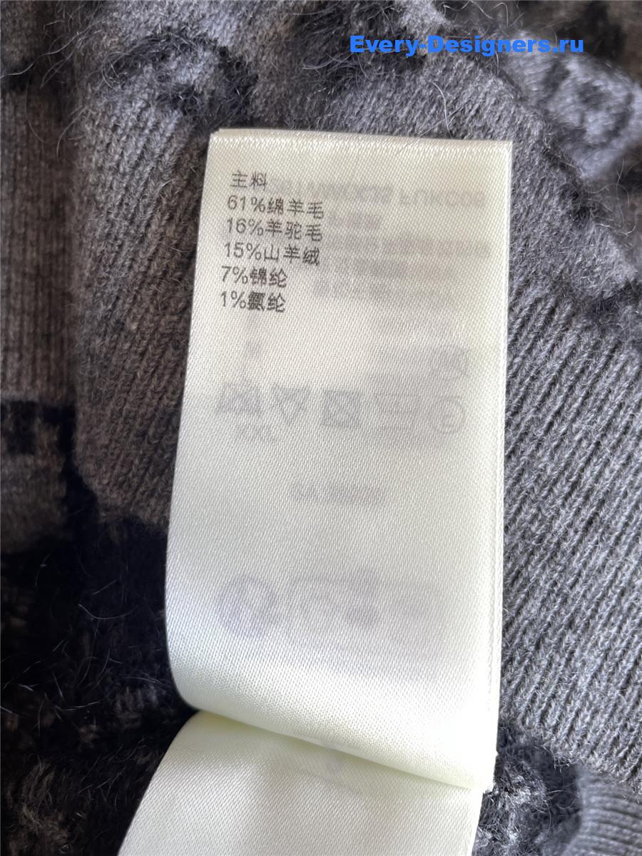 l0vis Vvtt0n brushed monogram cardigan