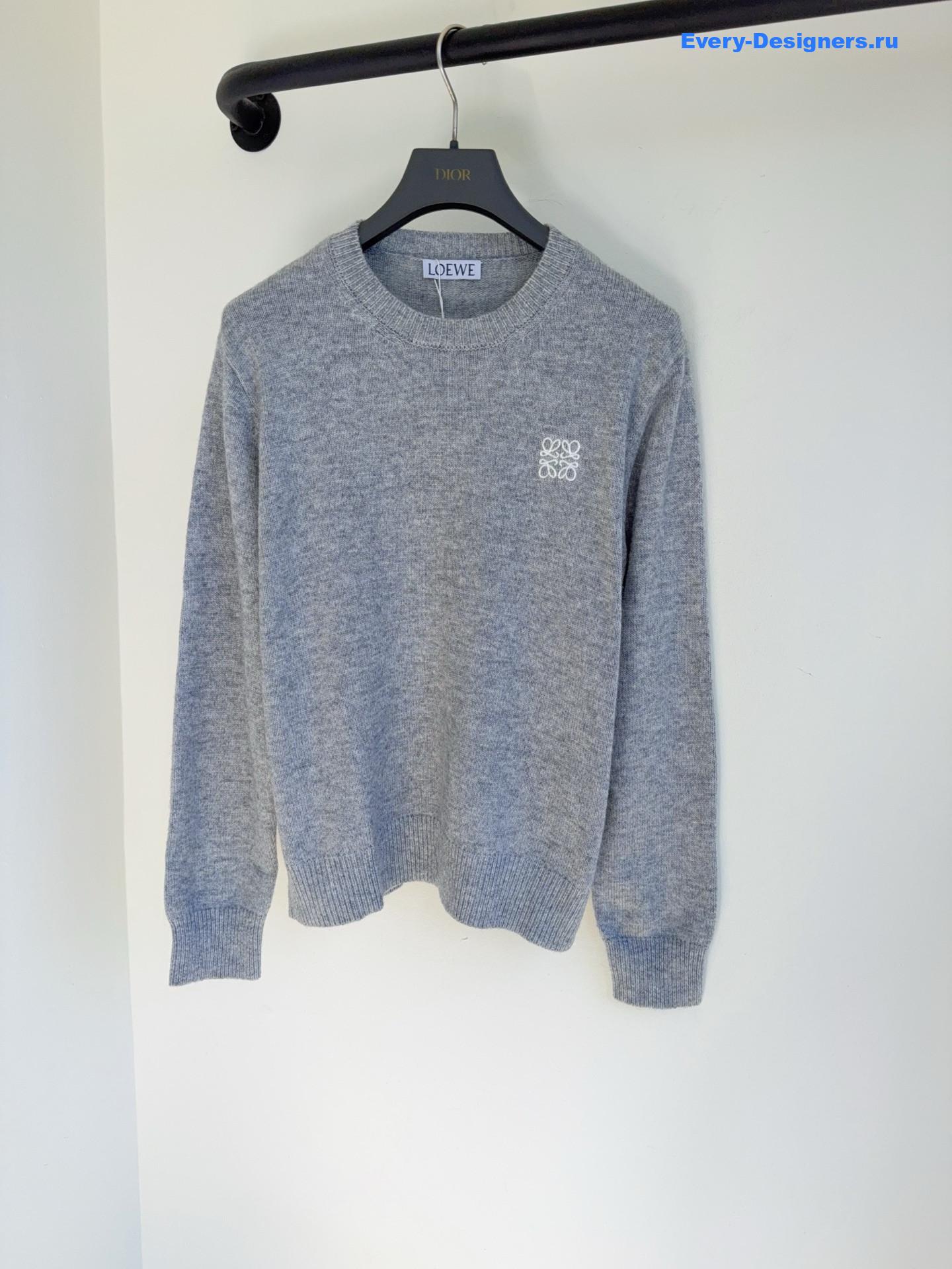 L0ew* anagram logo-embroidered grey sweater