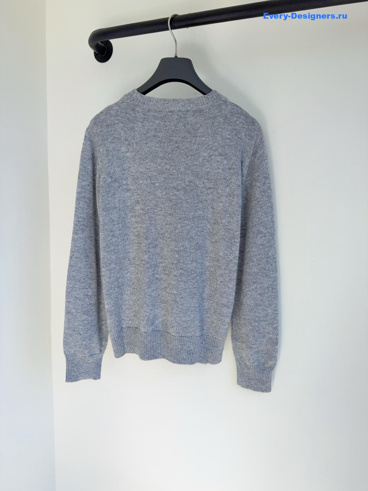 L0ew* anagram logo-embroidered grey sweater