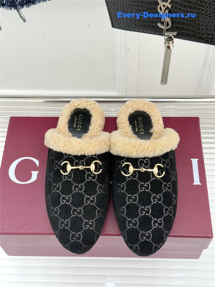 Gvc*1 horsebit gg black suede shearling mules