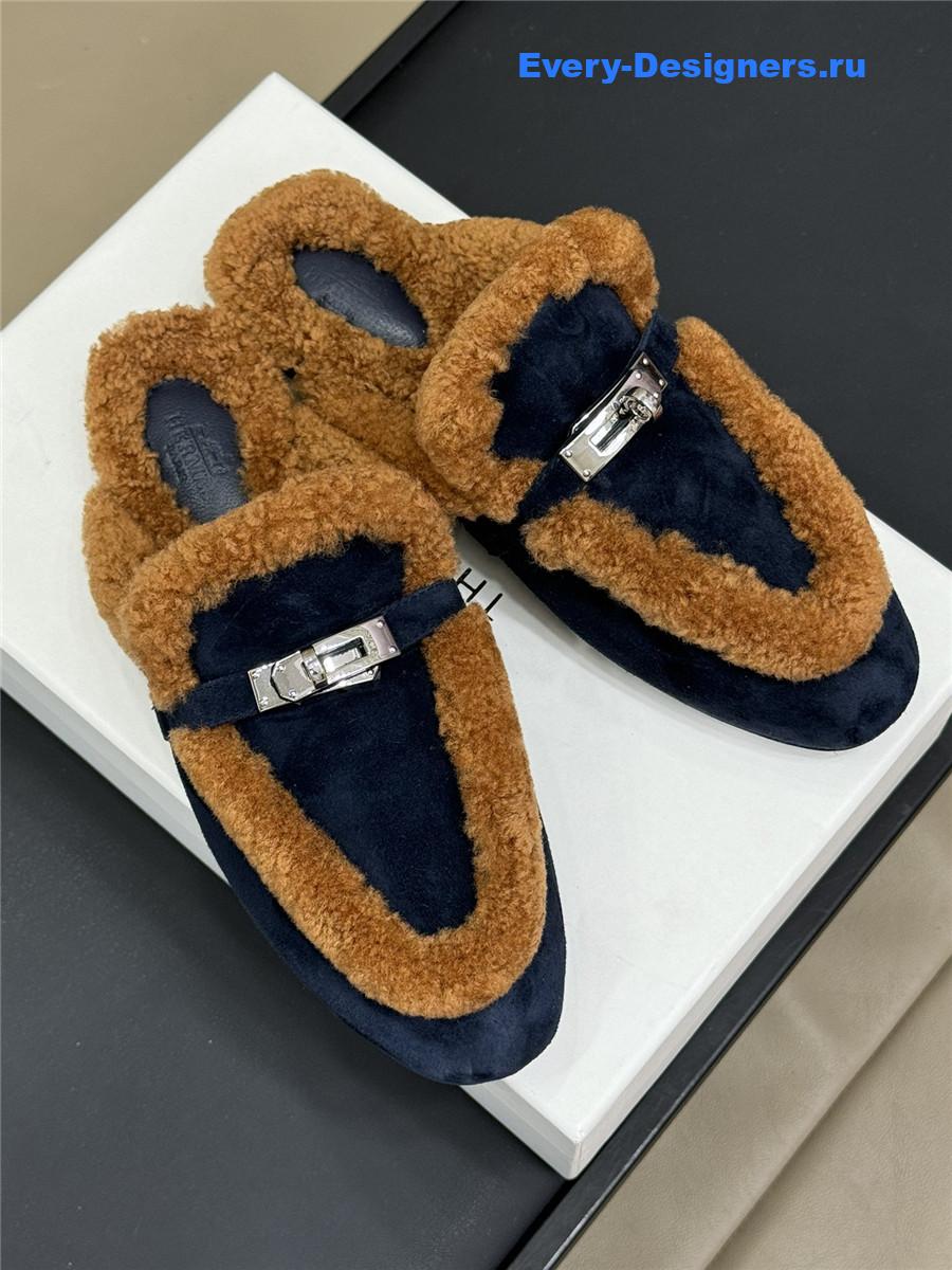 H**me5 shearling navy oz mule
