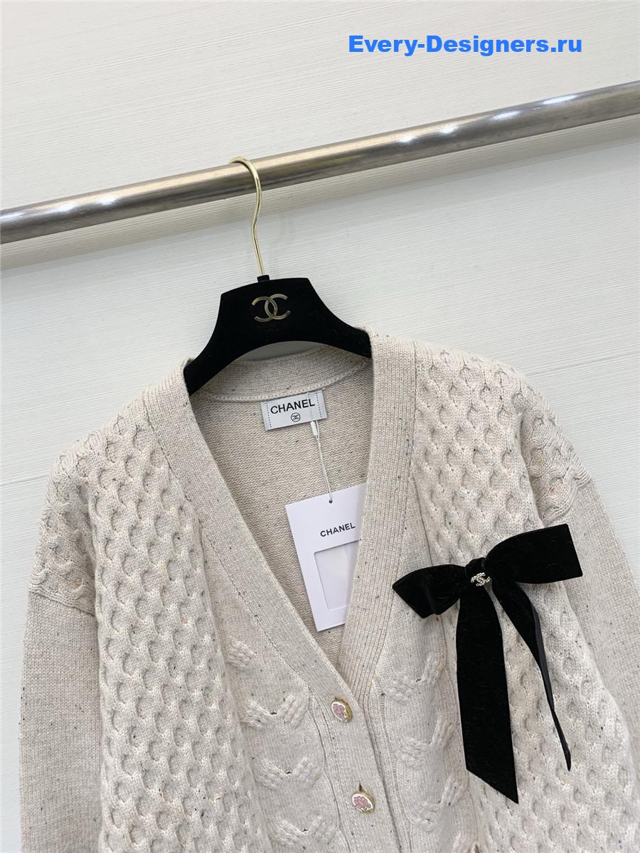 Ch**el beige bow knit v-neck cardigan