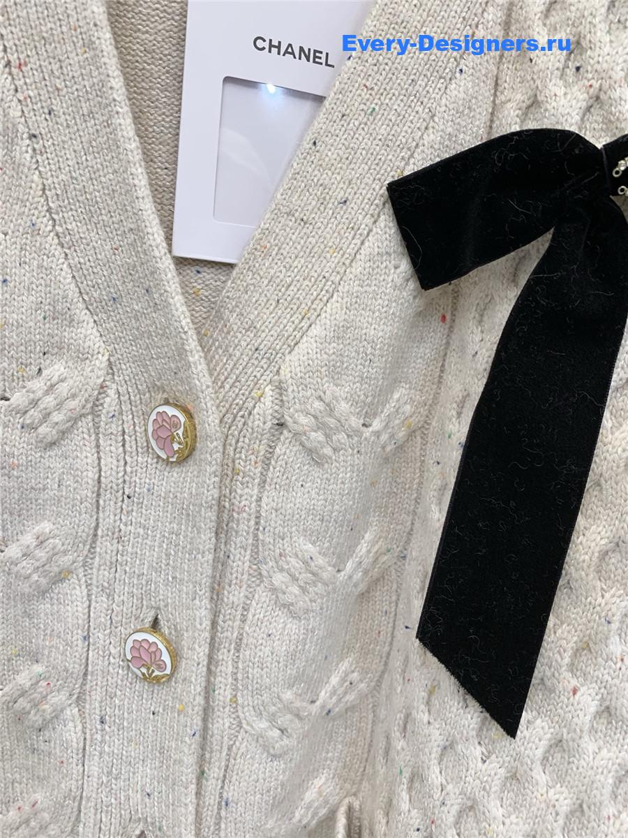 Ch**el beige bow knit v-neck cardigan