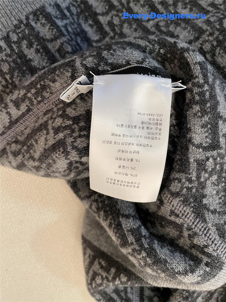 D10r oblique reversible gray hooded cardigan